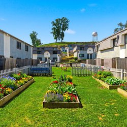 exterior view at Commons at Camp Creek