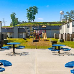 exterior view at Commons at Camp Creek